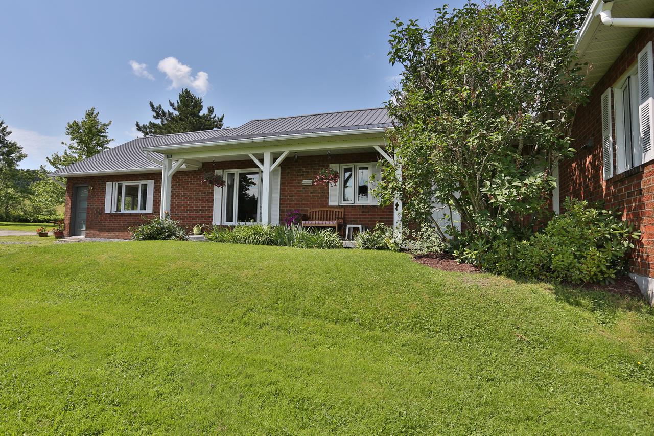 Bed and Breakfast Ranch St-Hubert Saint-Hermenegilde Exterior foto